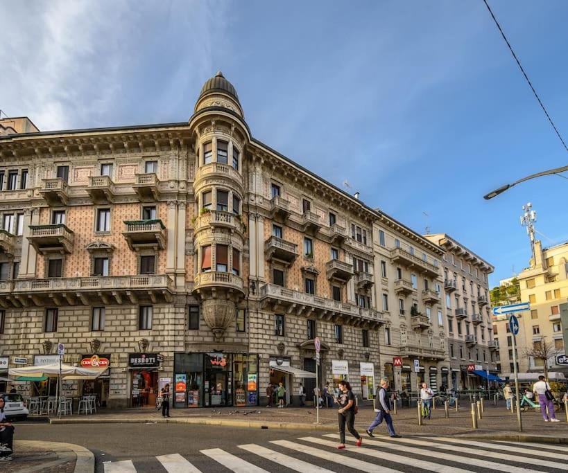 Buenos Aires' Nest - 10 Minutes From Duomo With Terrace Appartement Milaan Buitenkant foto