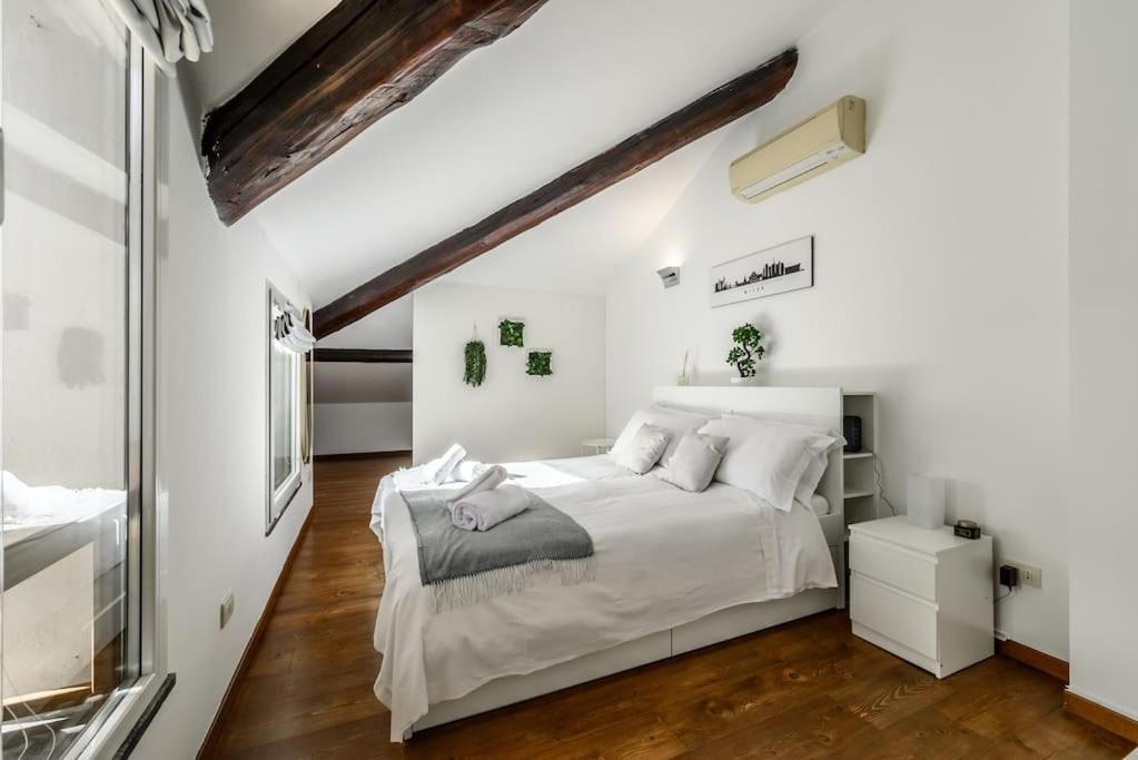 Buenos Aires' Nest - 10 Minutes From Duomo With Terrace Appartement Milaan Buitenkant foto