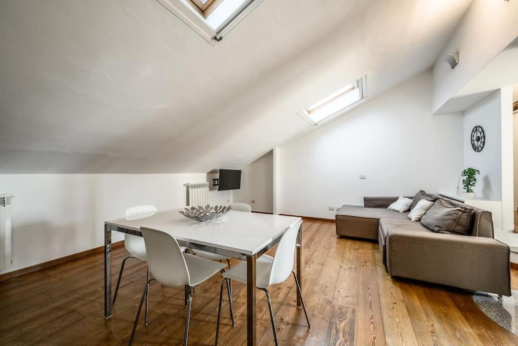 Buenos Aires' Nest - 10 Minutes From Duomo With Terrace Appartement Milaan Buitenkant foto
