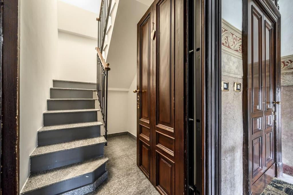 Buenos Aires' Nest - 10 Minutes From Duomo With Terrace Appartement Milaan Buitenkant foto