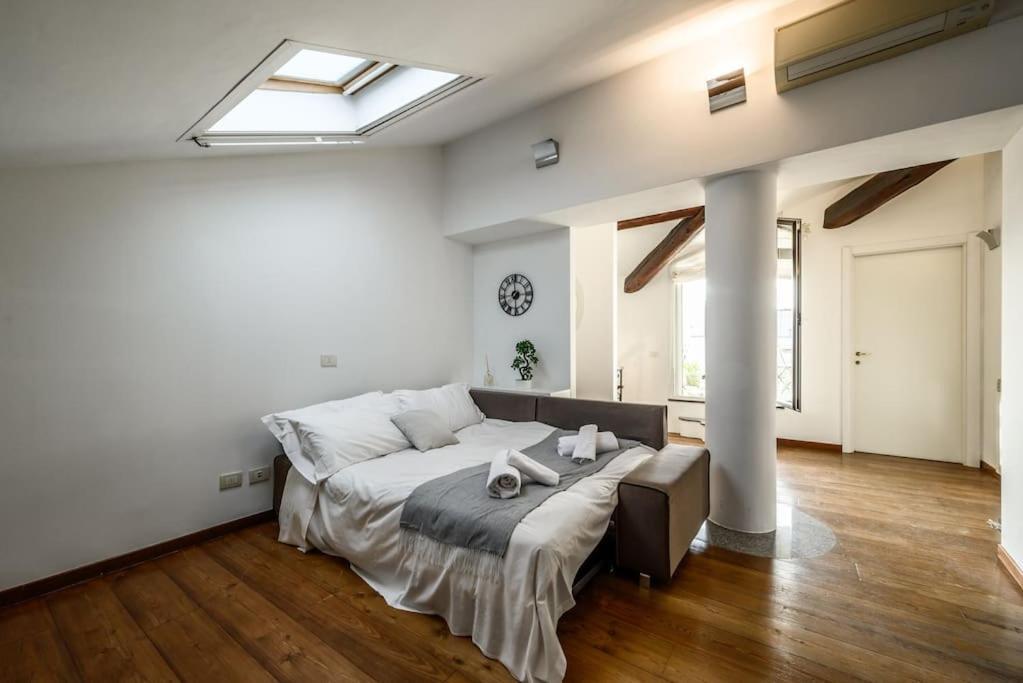 Buenos Aires' Nest - 10 Minutes From Duomo With Terrace Appartement Milaan Buitenkant foto