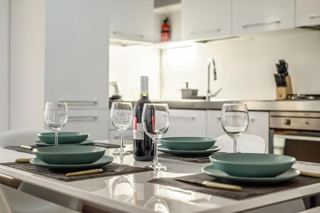 Buenos Aires' Nest - 10 Minutes From Duomo With Terrace Appartement Milaan Buitenkant foto